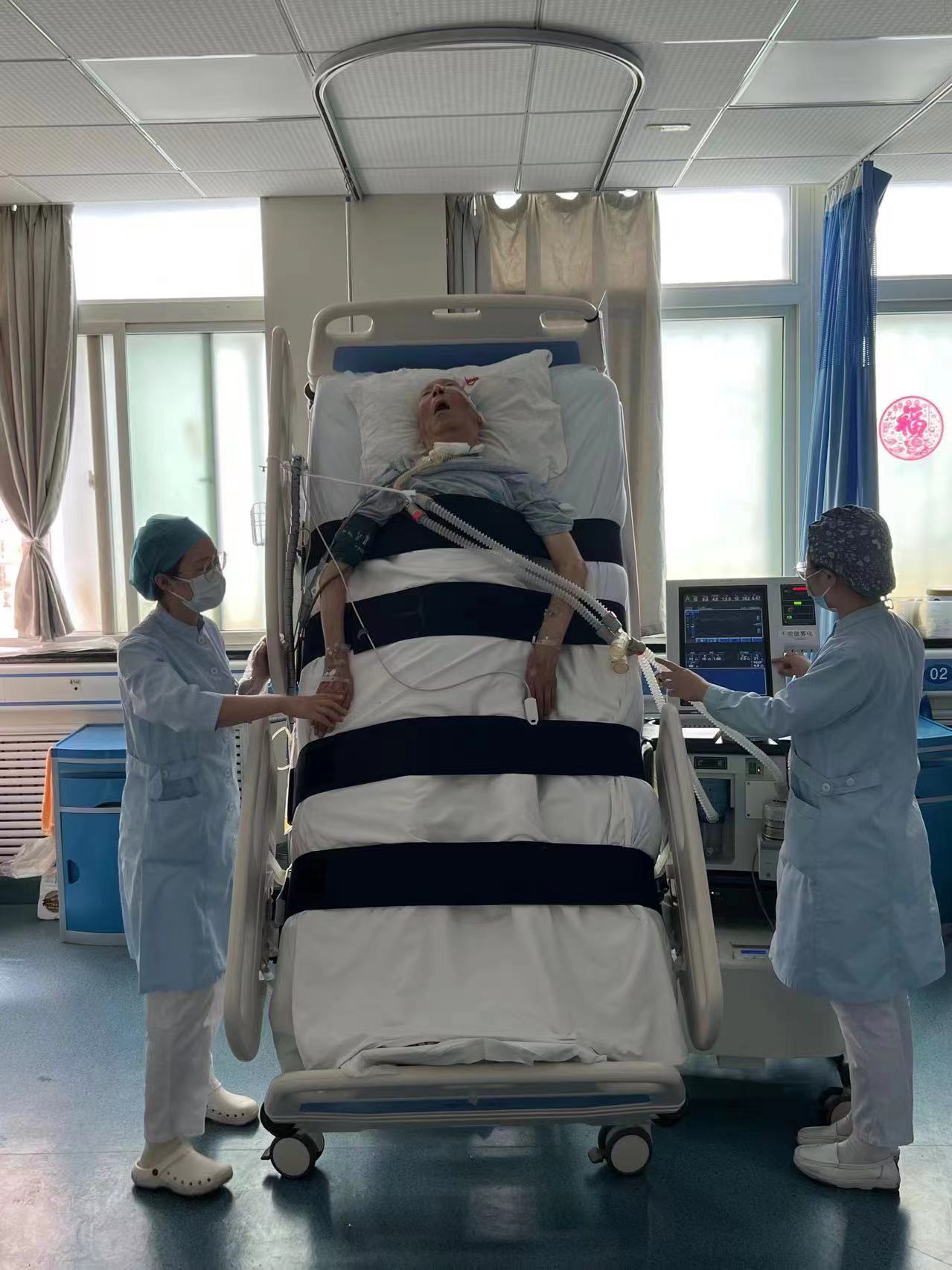 電動起立床.jpg 電動起立床.jpg